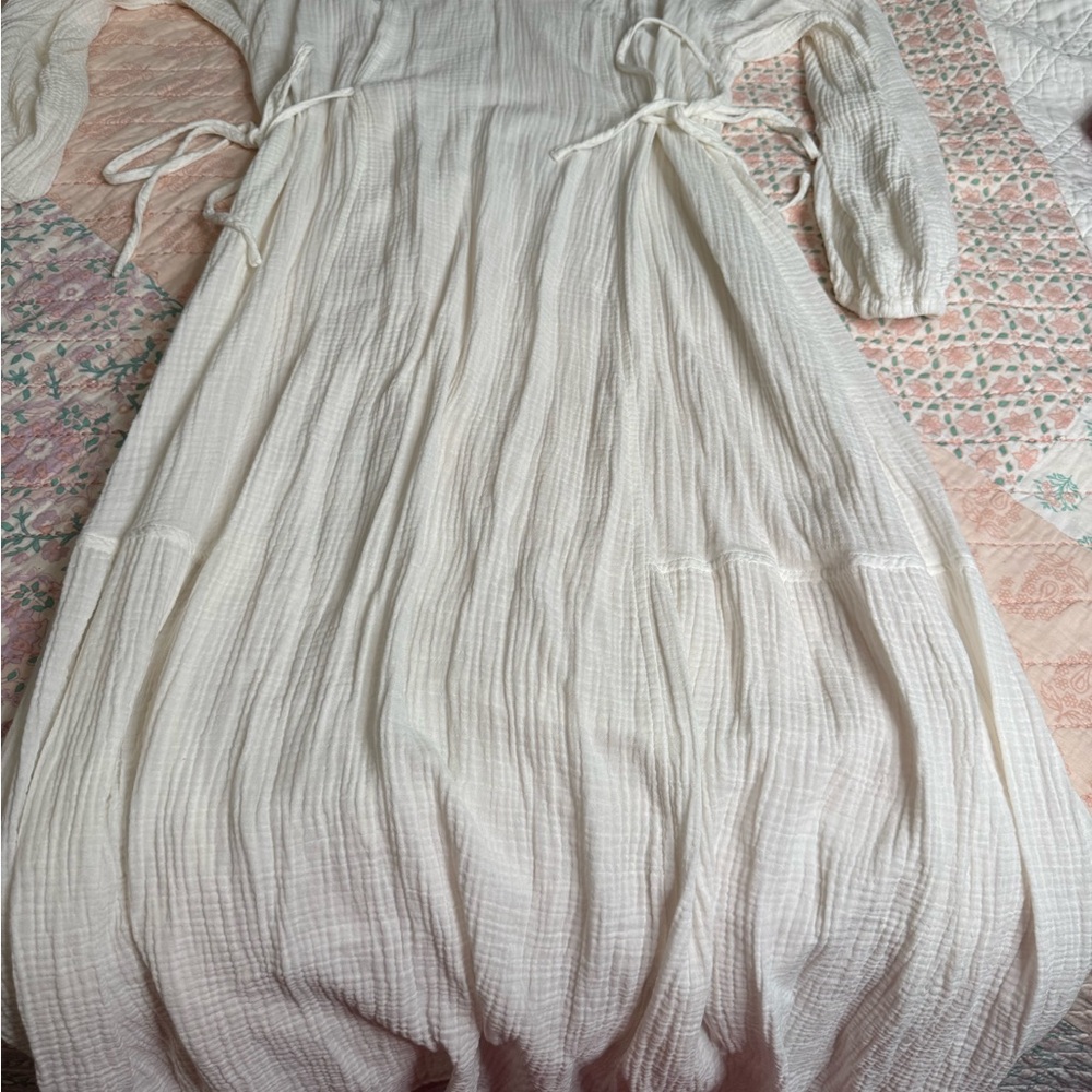 Universal Thread Cream Long Sleeve Dress